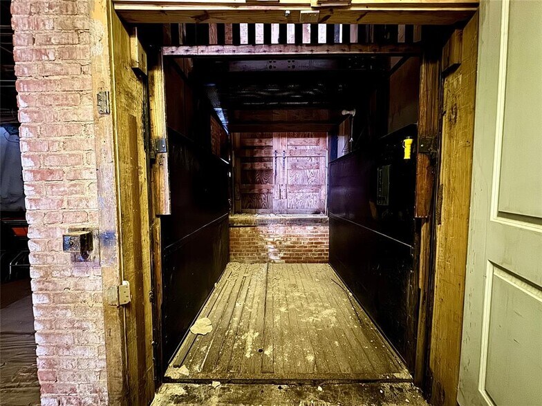 More Photos Of 516 W Chickasha Ave, Chickasha Storefront For Sale