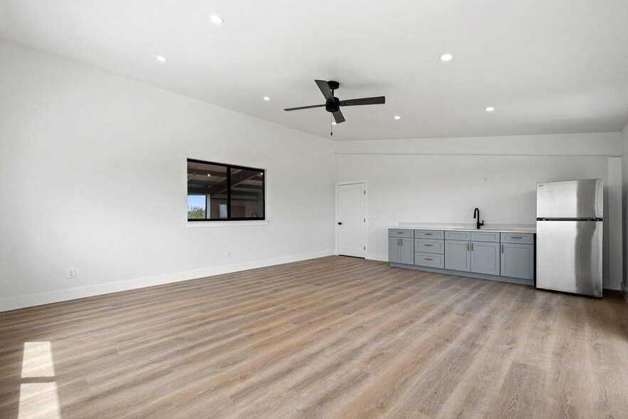 More Photos Of 451 Farrell Rd, Dripping Springs Light Distribution For Sale