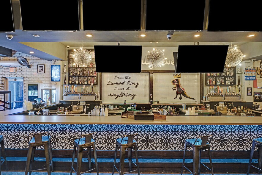 More Photos Of 835-841 NE 3rd Ave, Fort Lauderdale Bar For Sale