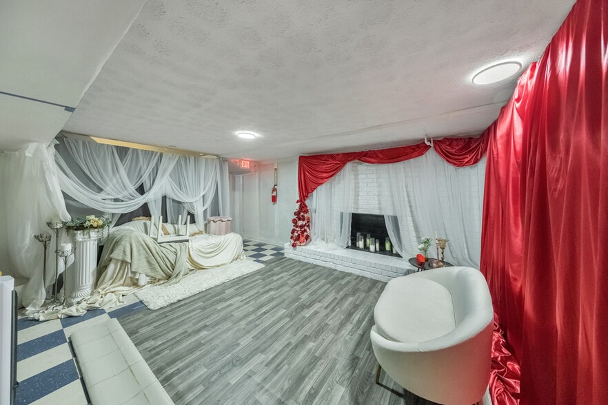 More Photos Of 2440 Sandy Plains Rd, Marietta Office For Sale