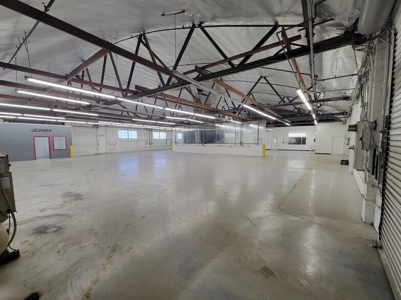 More Photos Of 2001 S La Cienega Blvd, Los Angeles Warehouse For Lease