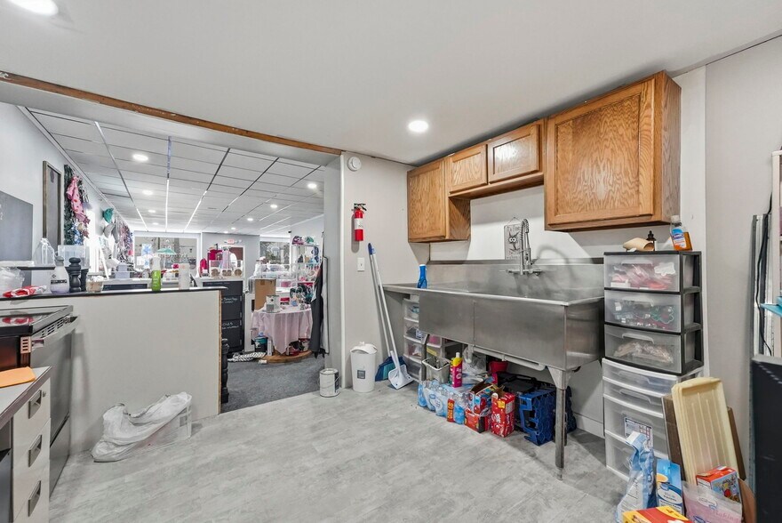 More Photos Of 115 E King St, Garrett General Retail For Sale