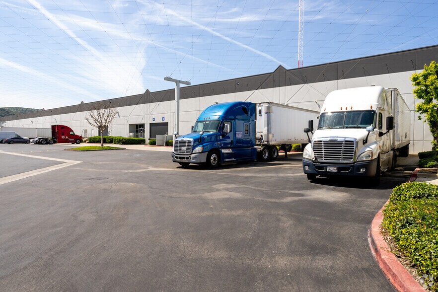 More Photos Of 14287-14291 Don Julian Rd, City of Industry Distribution For Lease