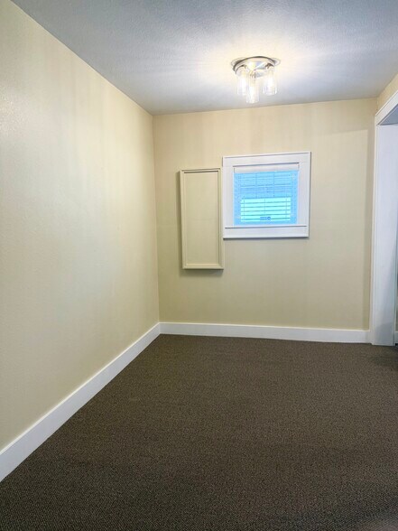 More Photos Of 904 W Lamar Alexander Pky, Maryville Office For Lease