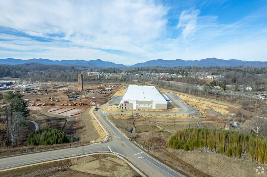 More Photos Of 261 Enka Heritage Parkway, Candler Distribution For Lease