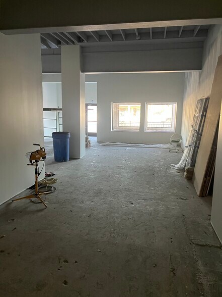 More Photos Of 5617 N High St, Columbus Restaurant For Lease