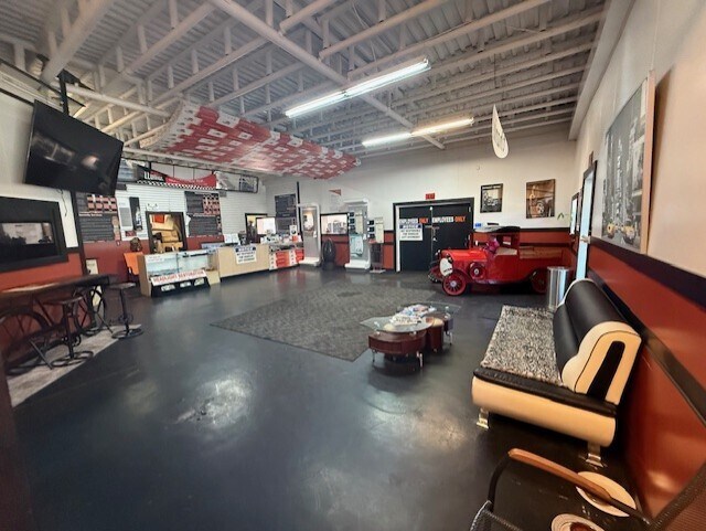 More Photos Of 644 Maguire Rd, Ocoee Freestanding For Lease