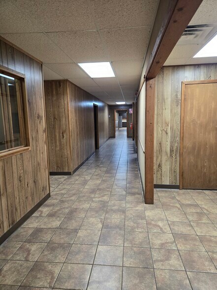 More Photos Of 623 Perkins St, Union City Office For Lease