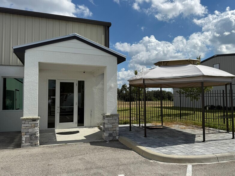 More Photos Of 6860 28th St Cir, Sarasota Warehouse For Sale