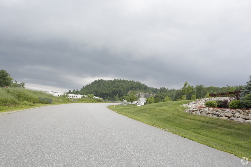 More Photos Of 15 Dartmouth Dr, Auburn Office For Lease