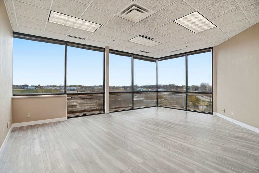 More Photos Of 941 Hillwind Rd NE, Minneapolis Medical For Sale