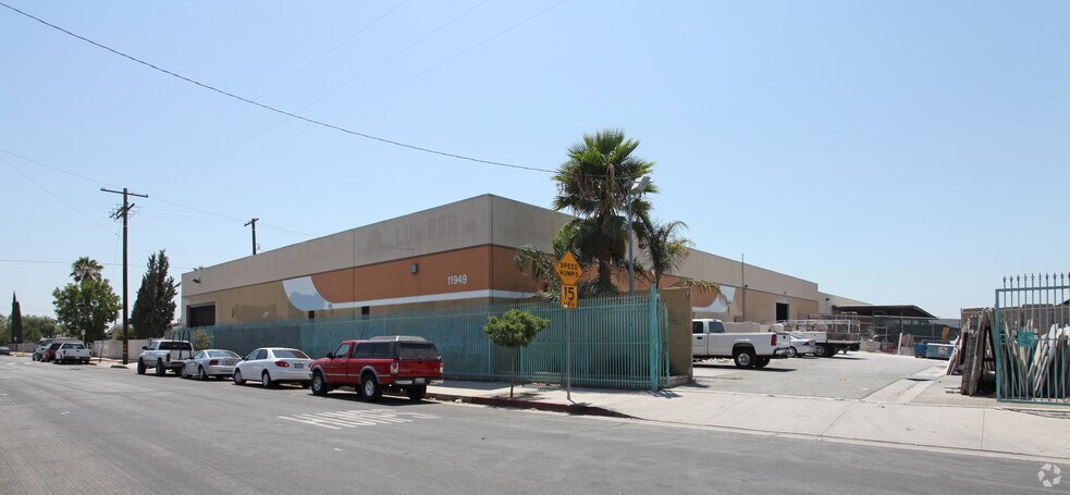 Primary Photo Of 11949 Borden Ave, San Fernando Warehouse For Lease