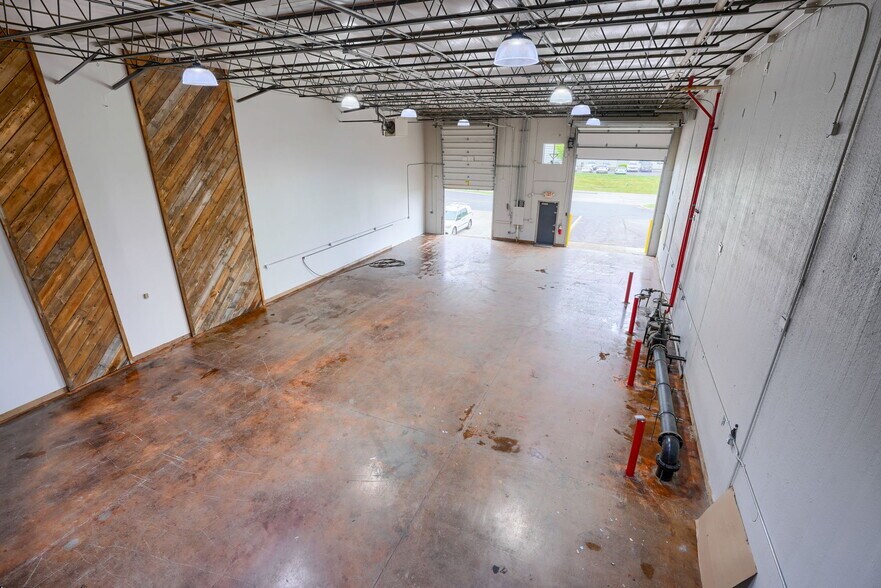 More Photos Of 3455 Centerpoint Dr, Grove City Warehouse For Lease