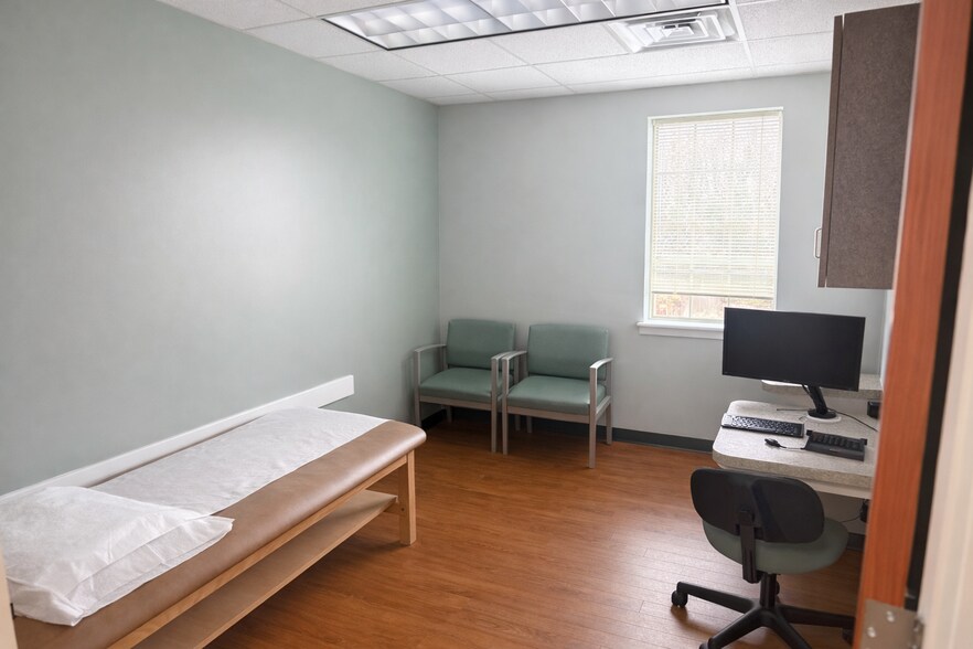 More Photos Of 1101 Twin "C" Ln, Newark Medical For Lease