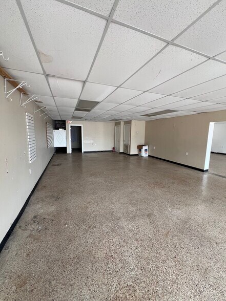More Photos Of 7606-08 W Judge Perez dr, Arabi Flex For Lease
