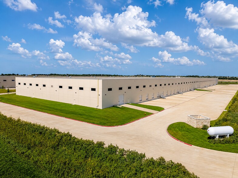 More Photos Of 6100 N Stemmons Fwy, Sanger Unknown For Lease