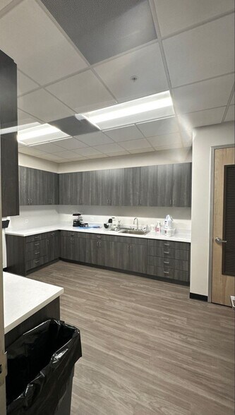 More Photos Of 8101 Biscayne Blvd, Miami Office For Sale