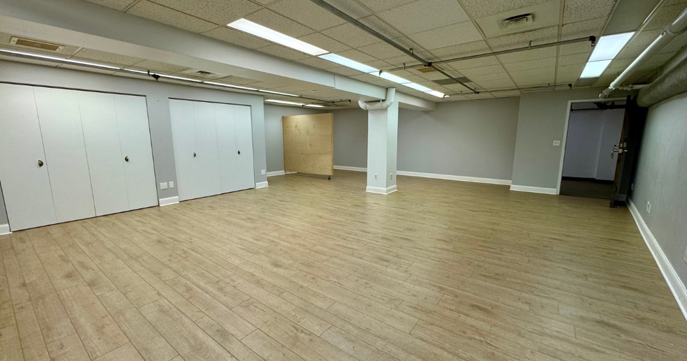 More Photos Of 4180 W Broadway Ave, Robbinsdale Storefront Retail Office For Lease