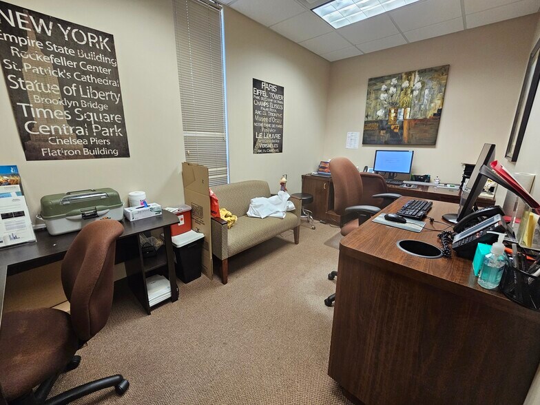 More Photos Of 400 Montauk Hwy, West Islip Medical For Lease