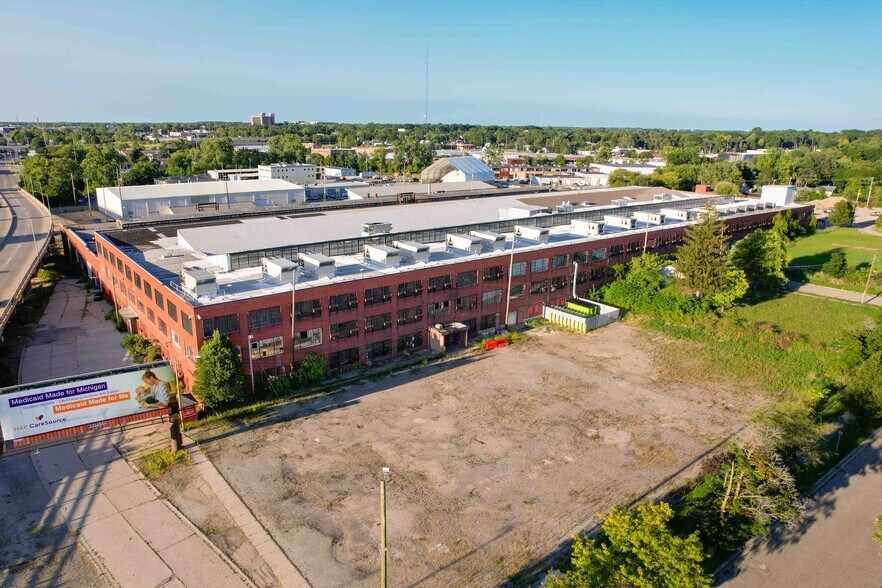More Photos Of 1305 S Cedar St, Lansing Warehouse For Sale