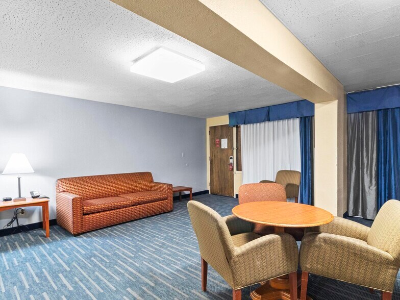 More Photos Of 850 S Bluff St, Saint George Hotel For Sale