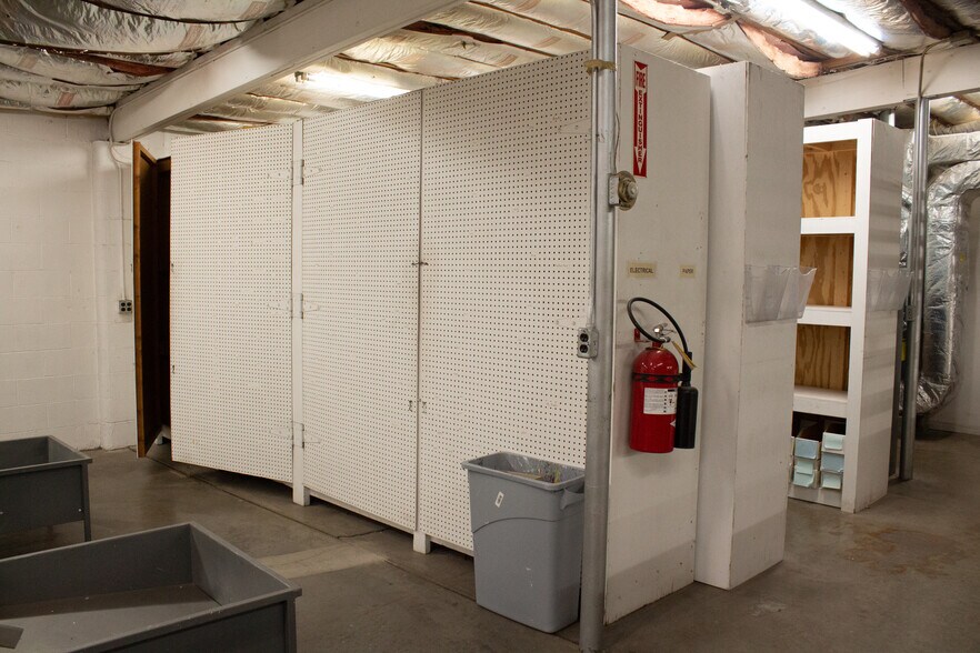 More Photos Of 645 Bellefontaine Ave, Marion Light Distribution For Sale