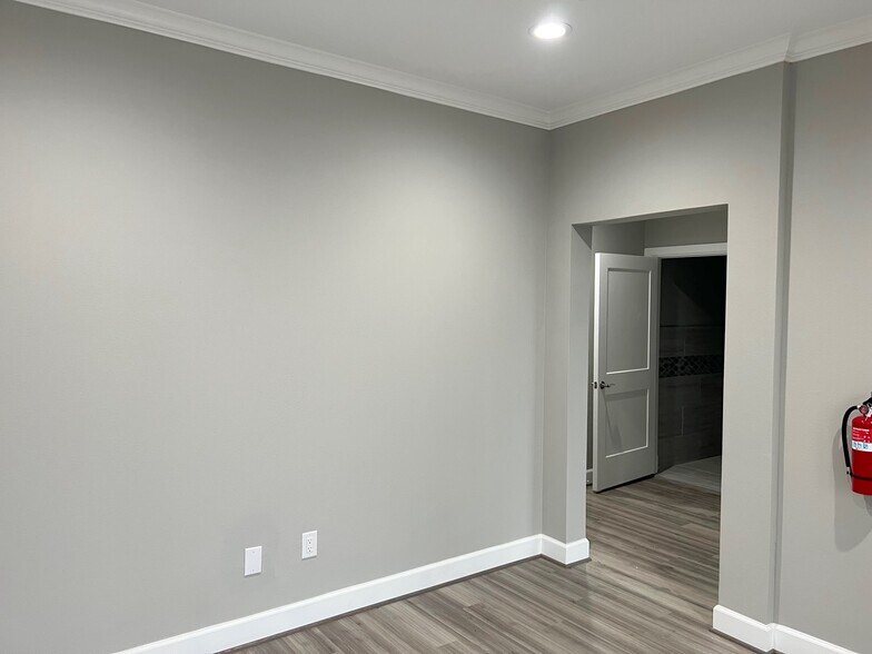 More Photos Of 400 Stonebrook Pky, Frisco Office For Sale