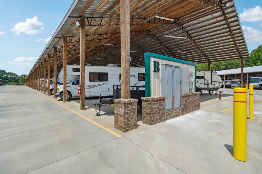 More Photos Of 4302 Mcbrayer Rd, Oakwood Self Storage For Sale