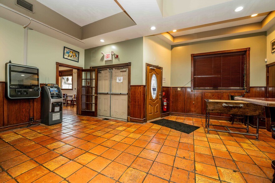 More Photos Of 266 Dartmouth St, New Bedford Restaurant For Sale