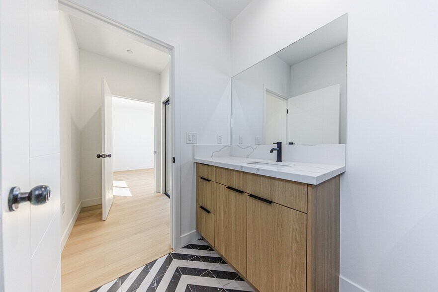 More Photos Of 2847 S Victoria Ave, Los Angeles Multifamily For Sale
