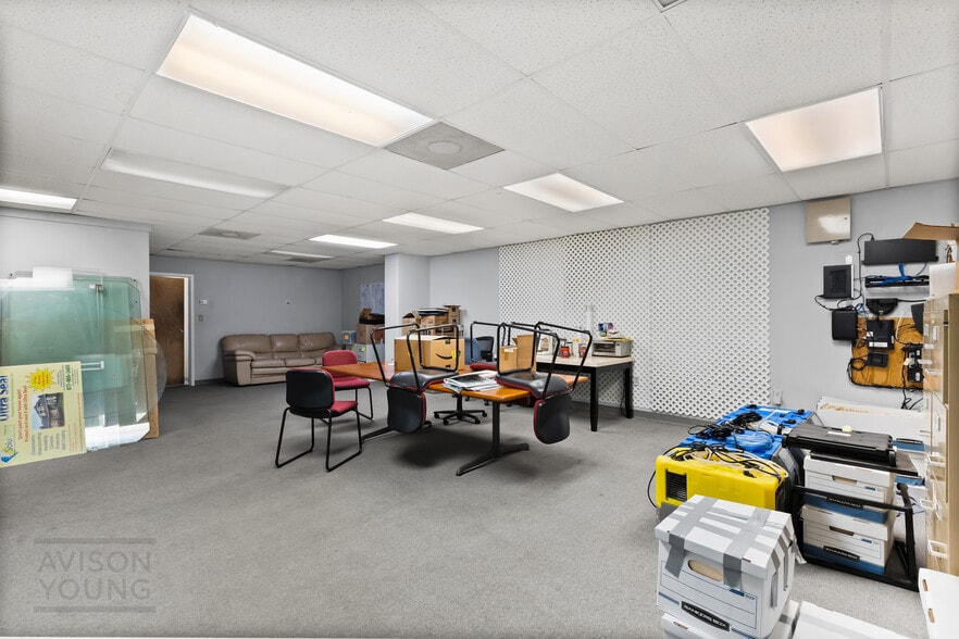 More Photos Of 175 Semoran Commerce Pl, Apopka Light Distribution For Sale