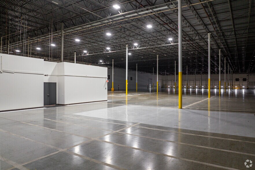 More Photos Of 2380 Sullivan Rd, Aurora Manufacturing For Lease