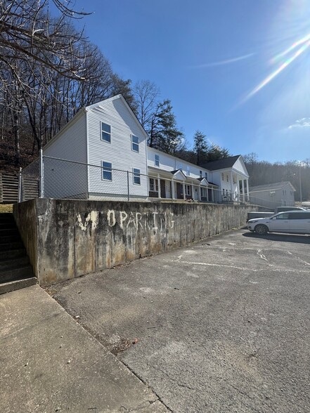 More Photos Of 509 Last Resort Ct, Cumberland Multifamily For Sale
