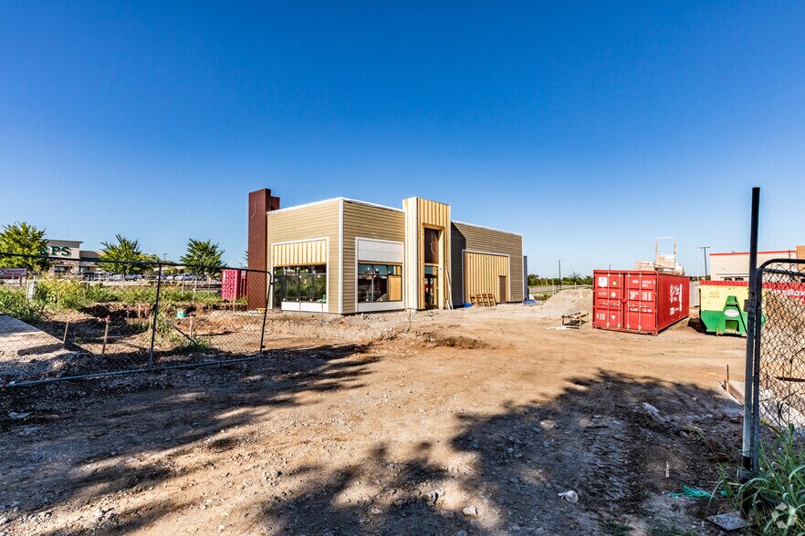 More Photos Of 34065 Commerce Dr, De Soto General Retail For Sale