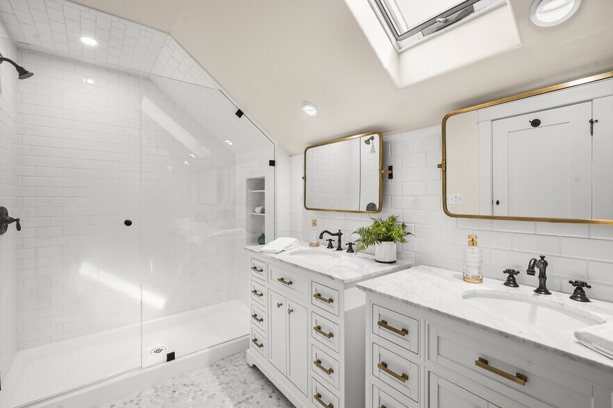 More Photos Of 844 E Kensington Rd, Los Angeles Specialty For Sale