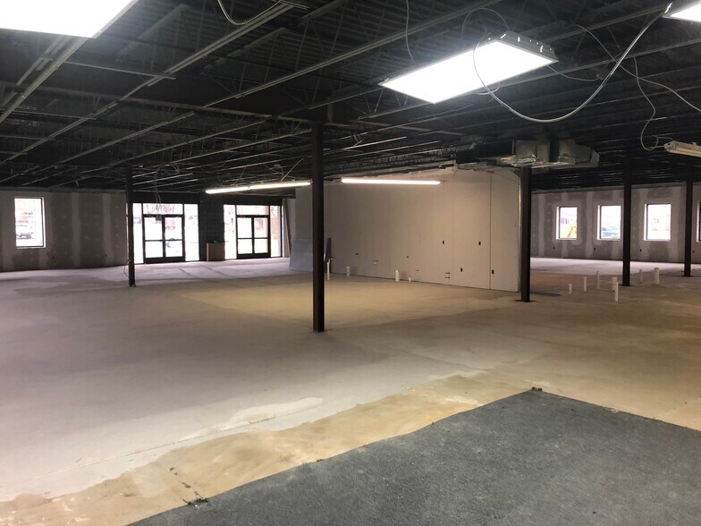 More Photos Of 6601 MacCorkle Ave SE, Charleston Flex For Lease