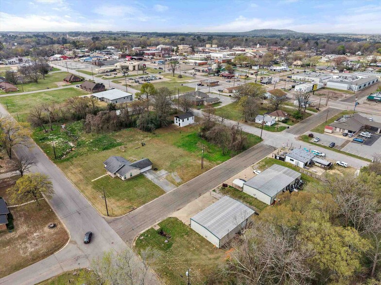 More Photos Of 420 E Scott St, Gilmer Warehouse For Sale