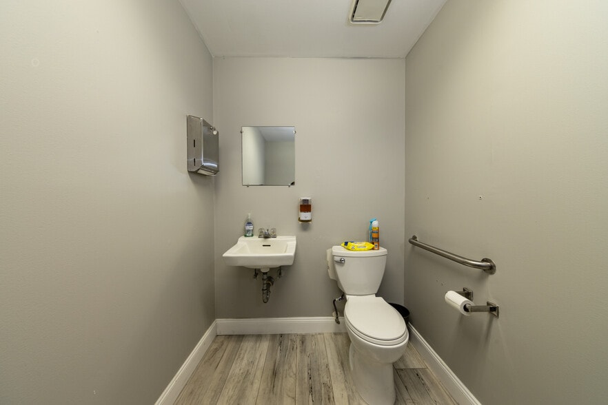 More Photos Of 26 Office Park Dr, Palm Coast Medical For Sale