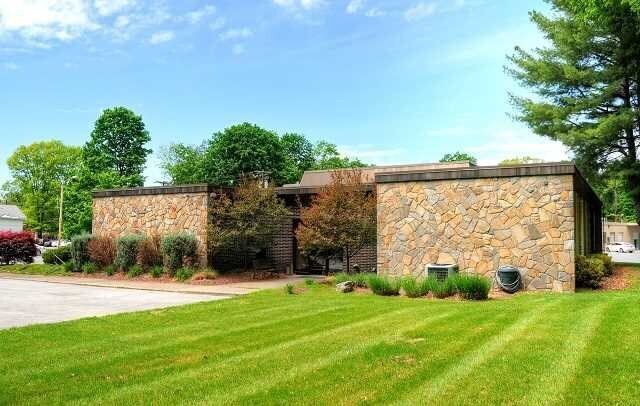 More Photos Of 10 Boice Rd, Hyde Park Medical For Sale