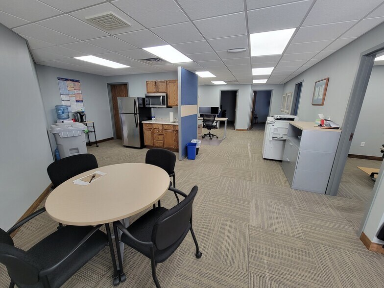 More Photos Of 2500 W 49th St, Sioux Falls Office For Lease