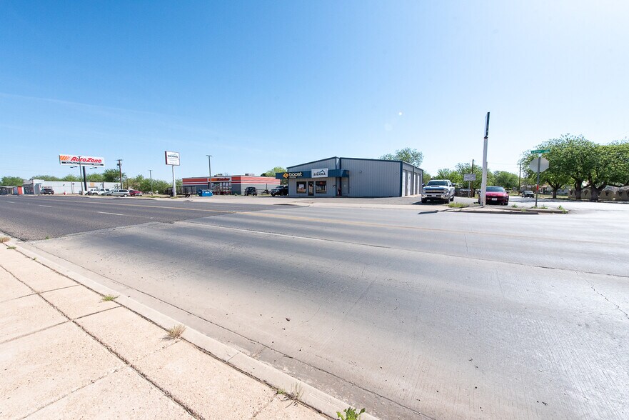 More Photos Of 1211 Lamar St, Sweetwater Flex For Sale