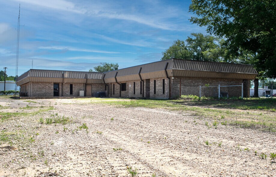 More Photos Of 5425 W Oak St, Palestine Flex For Lease