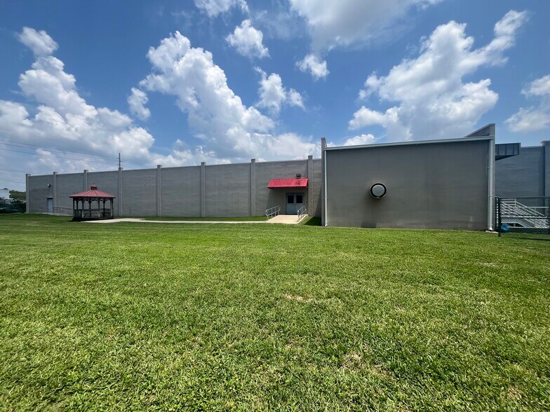 More Photos Of 5120 W Waters Ave, Tampa Manufacturing For Sale