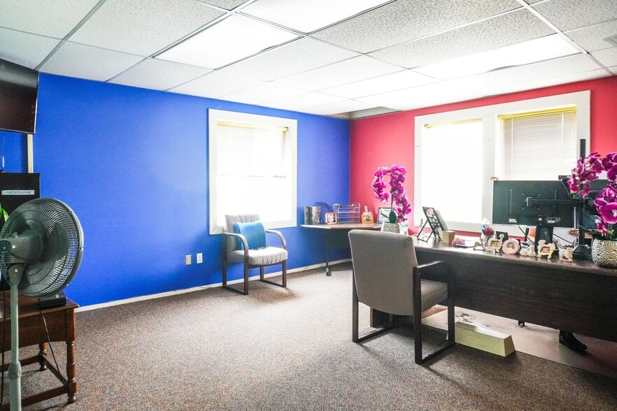 More Photos Of 102 N Mesquite St, Corpus Christi Office For Sale