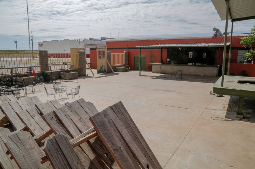 More Photos Of 2202 Buddy Holly Ave, Lubbock Bar For Sale