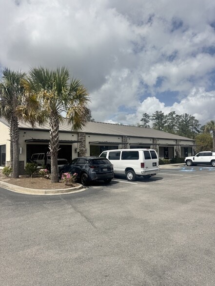 Primary Photo Of 3229 Argent Blvd, Ridgeland Showroom For Lease
