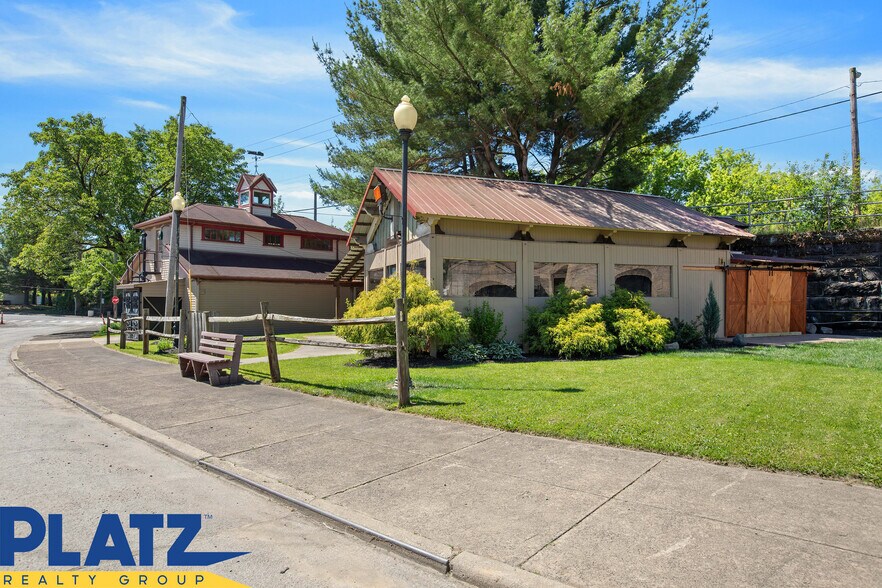 More Photos Of 530 Mahoning Ave, Youngstown Restaurant For Sale