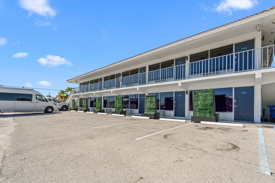 More Photos Of 4330 Bonita Beach Rd, Bonita Springs Hotel For Sale
