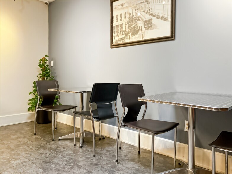 More Photos Of 1200 Pearl St, Boulder Coworking Space