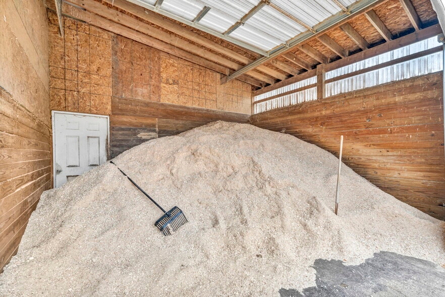 More Photos Of 16449 S Boone Rd, Columbia Station Specialty For Sale